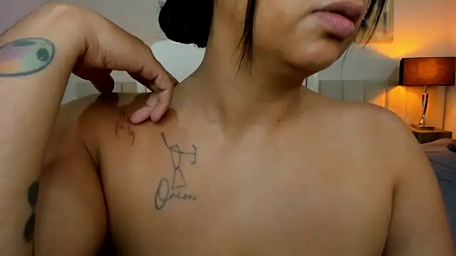 DaniRousse's cam snapshot