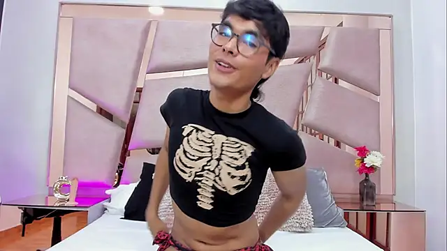 LittleNito's cam snapshot