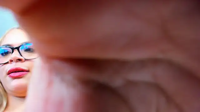 MISSBOMBASTICA's cam snapshot