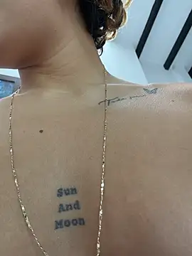 MystiqueXXX's cam snapshot