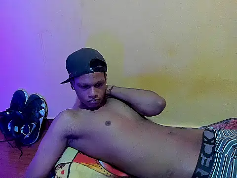 aunstin_mohamme's cam snapshot