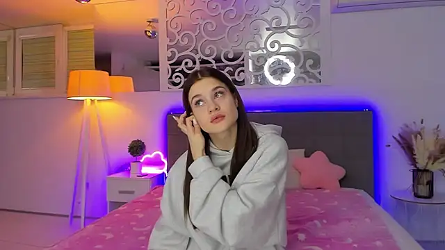 LuisaClover's cam snapshot