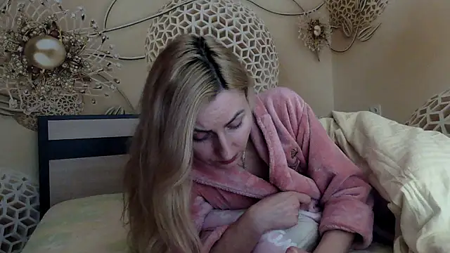 Yourrealgirl's cam snapshot