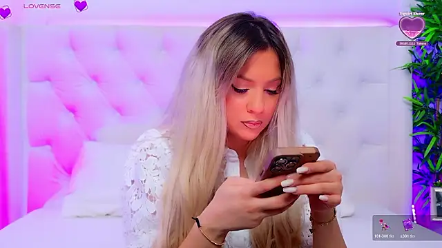 AriannaSins live sex cam