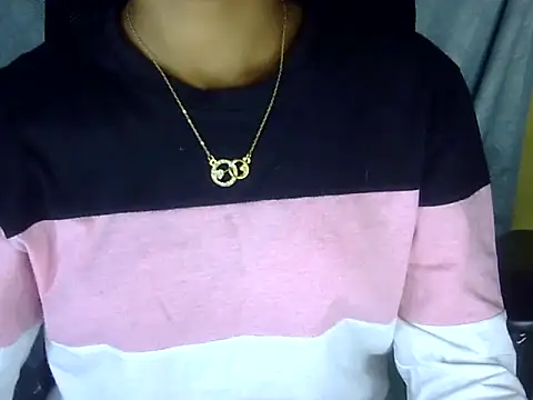 Khushi_v's cam snapshot