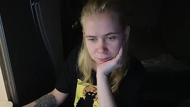 Riley_Roo's cam snapshot