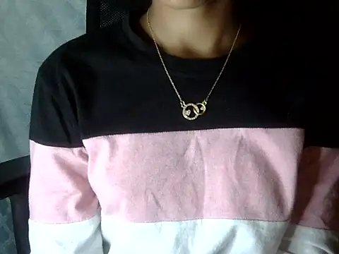 Khushi_v's cam snapshot