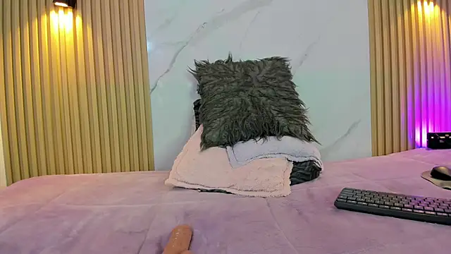 Valentinaliux_ live sex cam