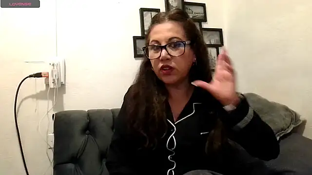 MirandaLatinaLovely's cam snapshot