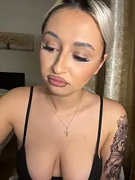 Kylie_One's cam snapshot