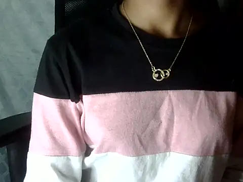 Khushi_v's cam snapshot