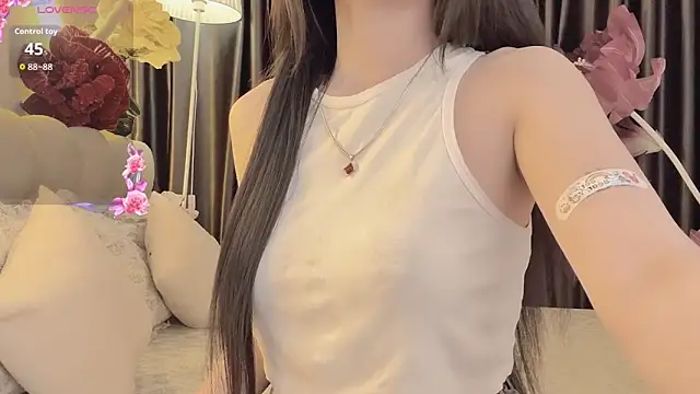 --102KymMiiss-- live sex cam