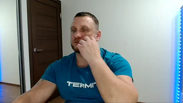 B-L-O-N-D's cam snapshot