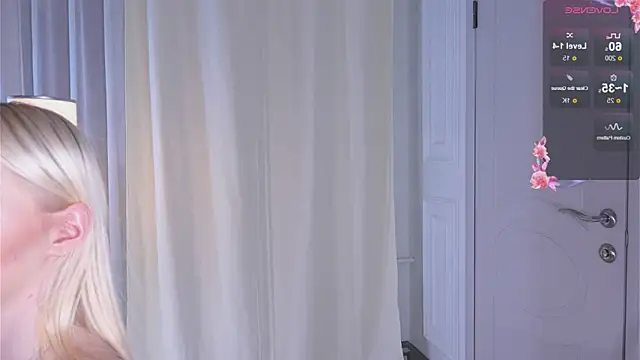 NyxBlonde's cam snapshot