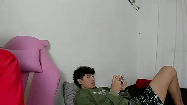 Laura_and_Kevin's cam snapshot