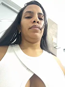 ArielleMillerr-'s cam snapshot