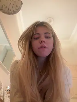 MelliMoon's cam snapshot