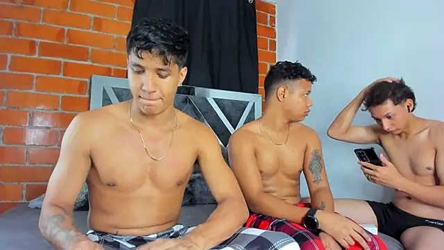 MaelSebasAndRobert1's cam snapshot