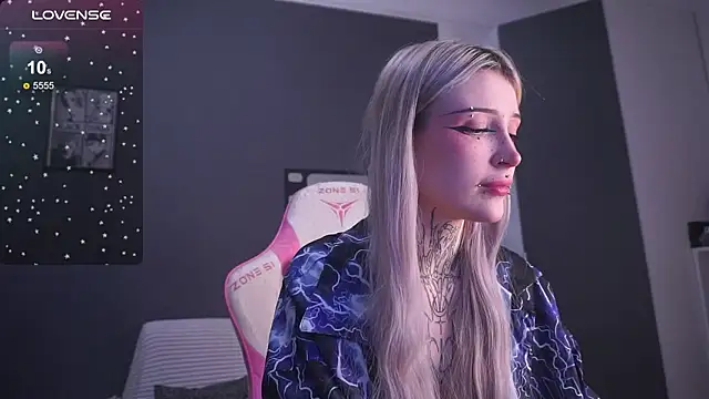 fraulein_mooon's cam snapshot