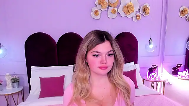 ZaraBloom's cam snapshot