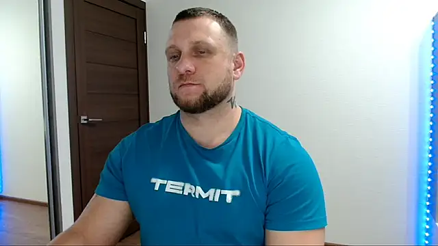 B-L-O-N-D's cam snapshot