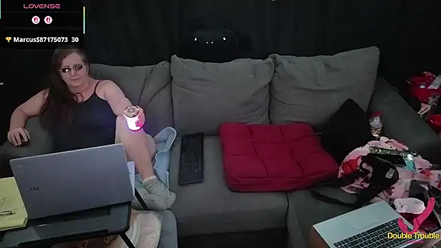 Bella_and_Marie's cam snapshot