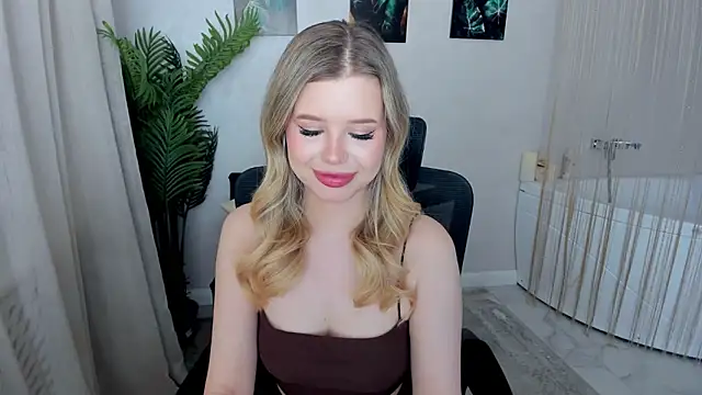 FollowLovee's cam snapshot