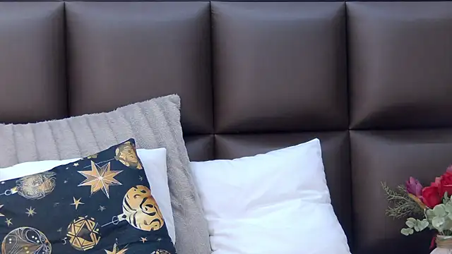 FoxyJoy's cam snapshot