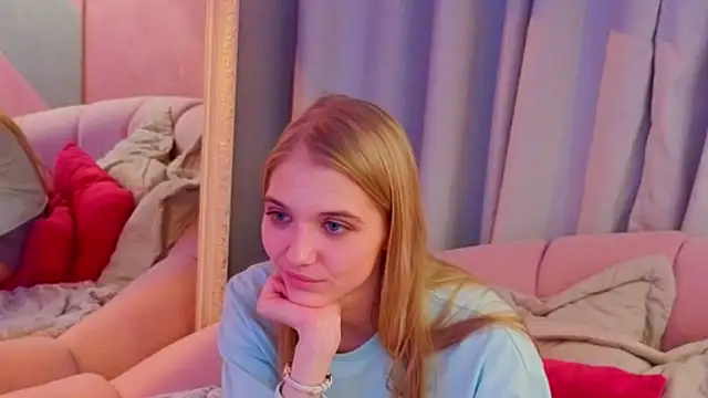 4example_Chloe's cam snapshot