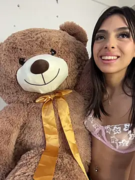 ZaraLuuv's cam snapshot