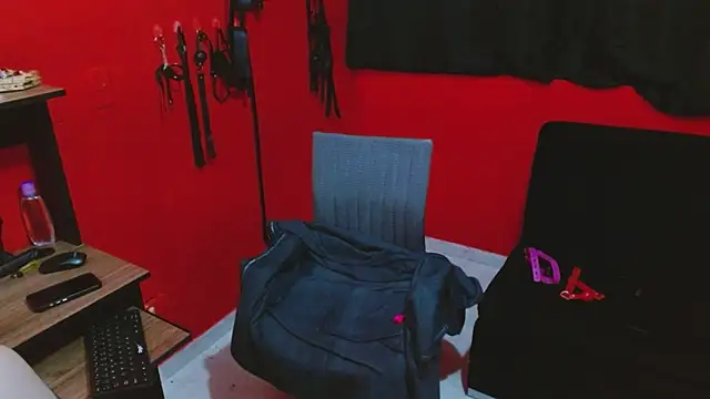 Emily_Slave28's cam snapshot