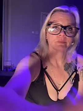 Curvy-Cleo's cam snapshot