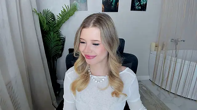 FollowLovee's cam snapshot