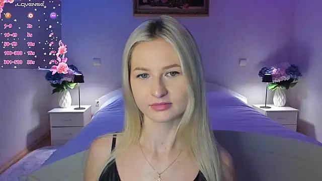 Julie_Blaze's cam snapshot