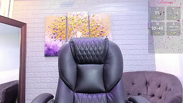 _LaraMom_'s cam snapshot