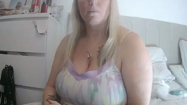 theblondecocklover live sex cam