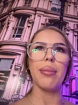 AubrieleRouj1 live sex cam