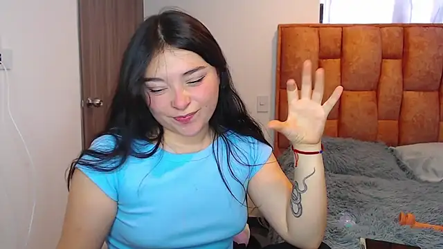 nahia__2's cam snapshot