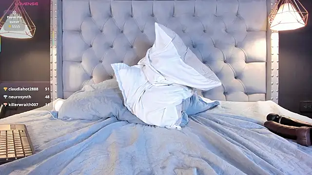 angeline_blake_'s cam snapshot