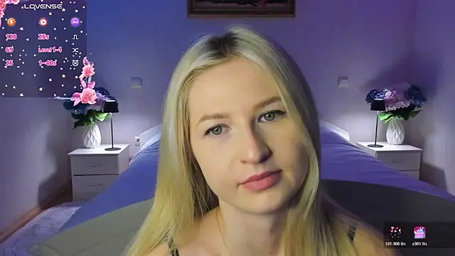 Julie_Blaze's cam snapshot