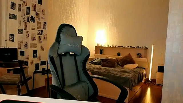 yourrdanceteacher's cam snapshot