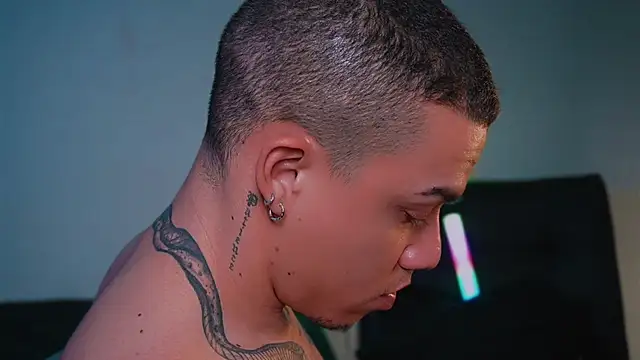 AlphaMasterXxx live sex cam