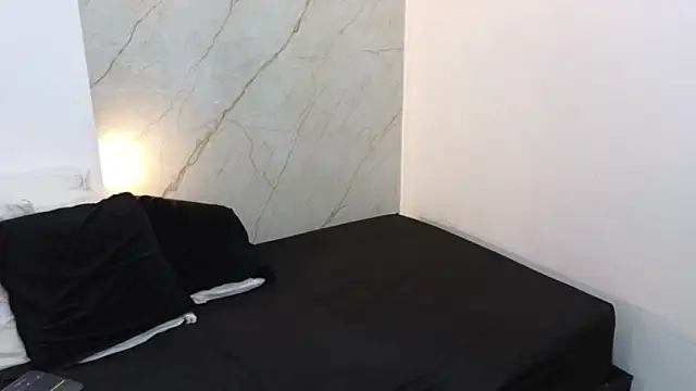 Laura_Miller1's cam snapshot