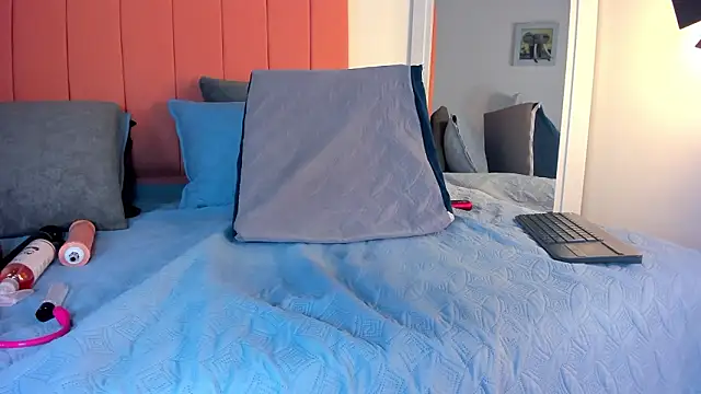 rose_thompson19's cam snapshot