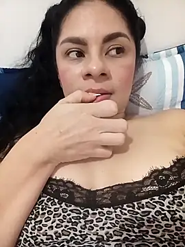 luna_pinky's cam snapshot