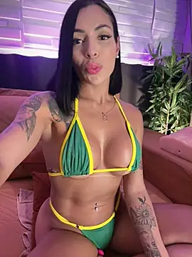 LunahMiller live sex cam