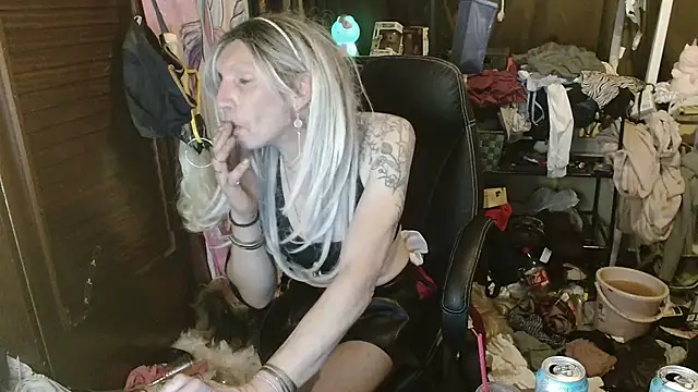 Ombeline1 live sex cam