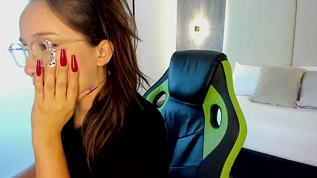 sophia_martinezz_'s cam snapshot