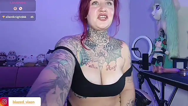 blazed_vixen's cam snapshot