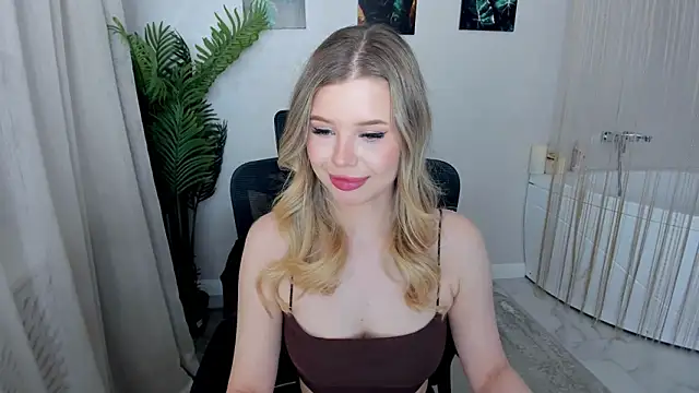 FollowLovee's cam snapshot